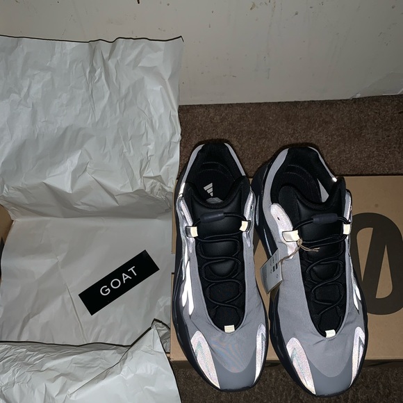 Yeezy 700 size:11.5 - Picture 3 of 10